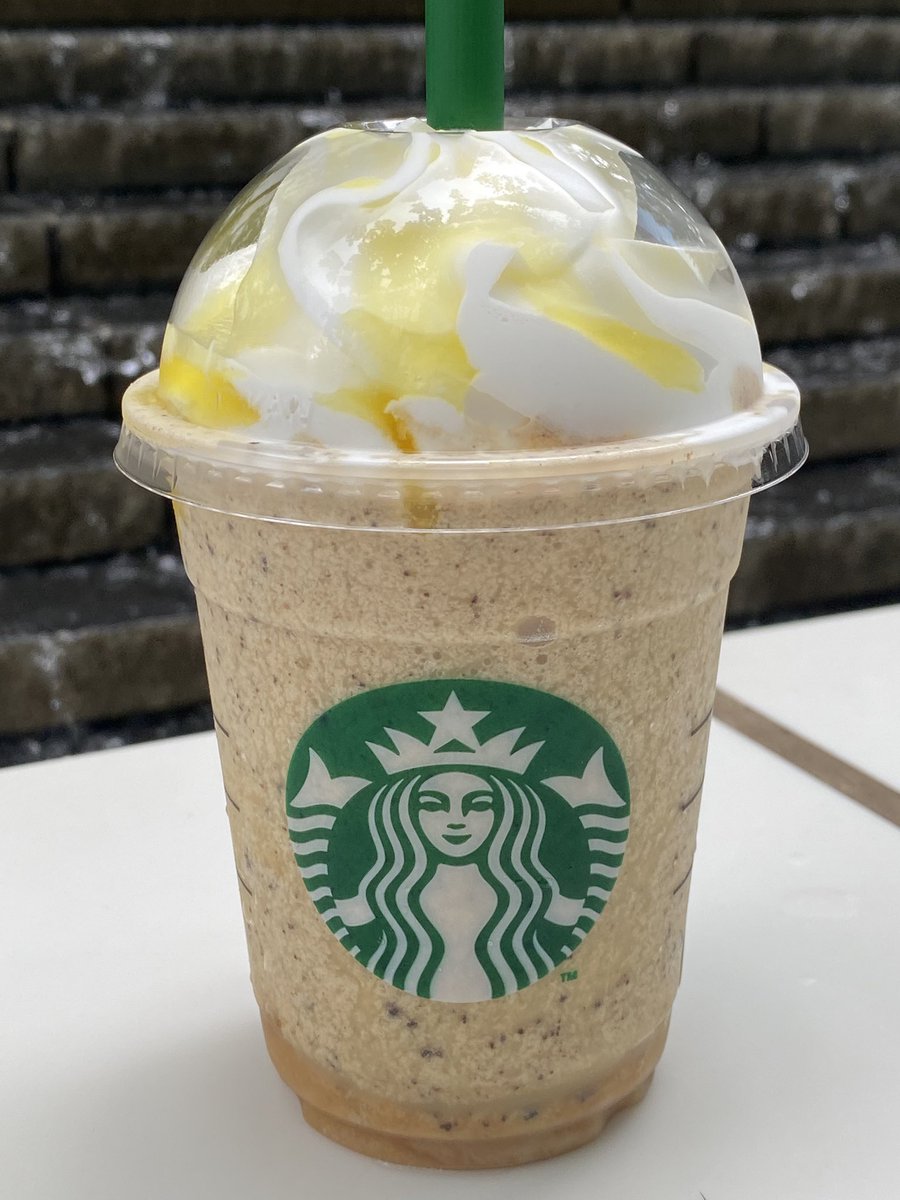 800円分のeチケットで #洋なし生キャラメルフラペチーノ 飲みました〜
カスタマイズでショットとチョコチップも追加✨
洋梨のジューシーさを存分に味わえる1杯だった😋

#スタバ新作