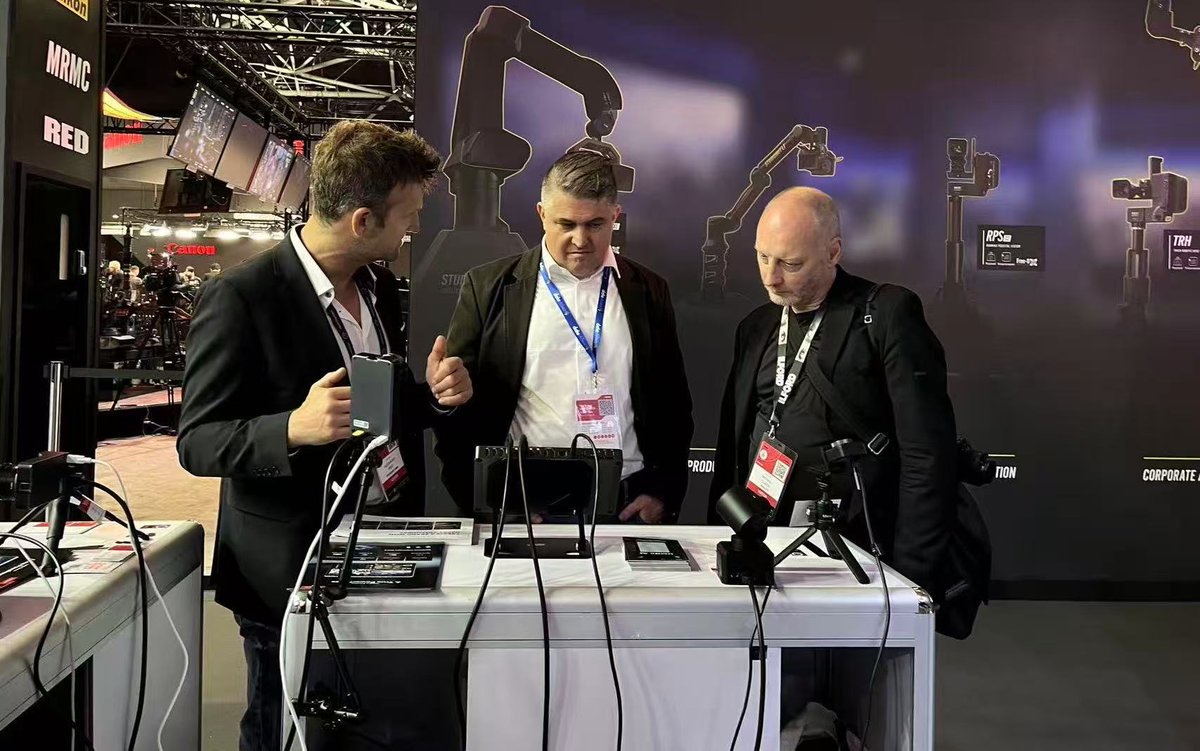 🔥 𝐃𝐀𝐘 𝟑 - 𝐓𝐇𝐄 𝐁𝐔𝐙𝐙 𝐊𝐄𝐄𝐏𝐒 𝐆𝐑𝐎𝐖𝐈𝐍𝐆!
The energy at our booth is still going strong – and we’re not slowing down! 🚀Thanks to everyone who’s dropped by so far. The reactions to the YoloBox Extreme and YoloCam series have been incredible. There’s still time to