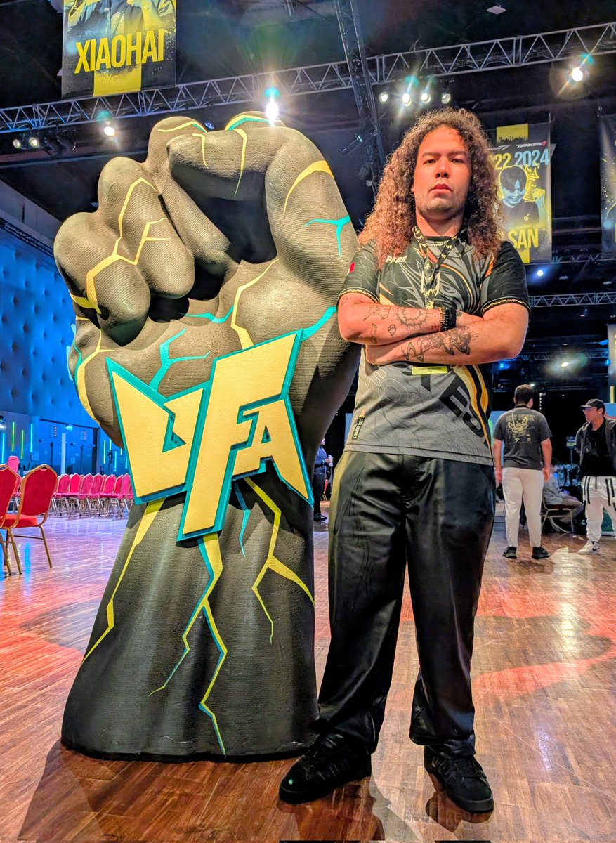 LuxSylva_'s tweet image. Bonjour from Paris! 🇫🇷
We are ready for the TOP 8 today, @PiKaH_TK is going to deliver soon the shenanigans, cheer up for him!!! Let&apos;s go FOXES! 🦊💫✨😎

@FOXeSport_it #UFA2025 #creator #progamers #esport