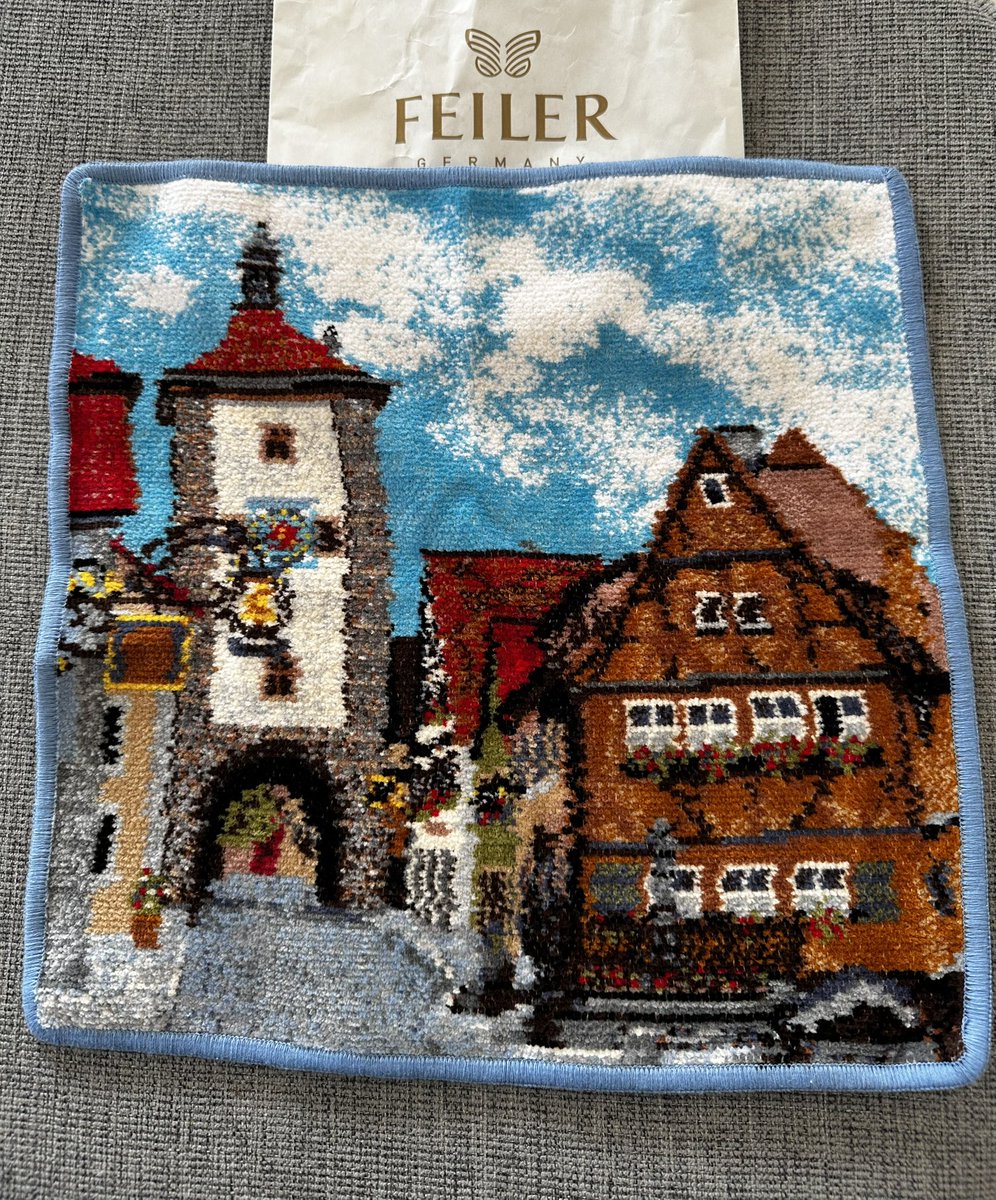またまたローテンブルクのお土産で、フェイラー(FEILER)のプレーンラインモデルを買っちゃった😊相変わらず可愛い