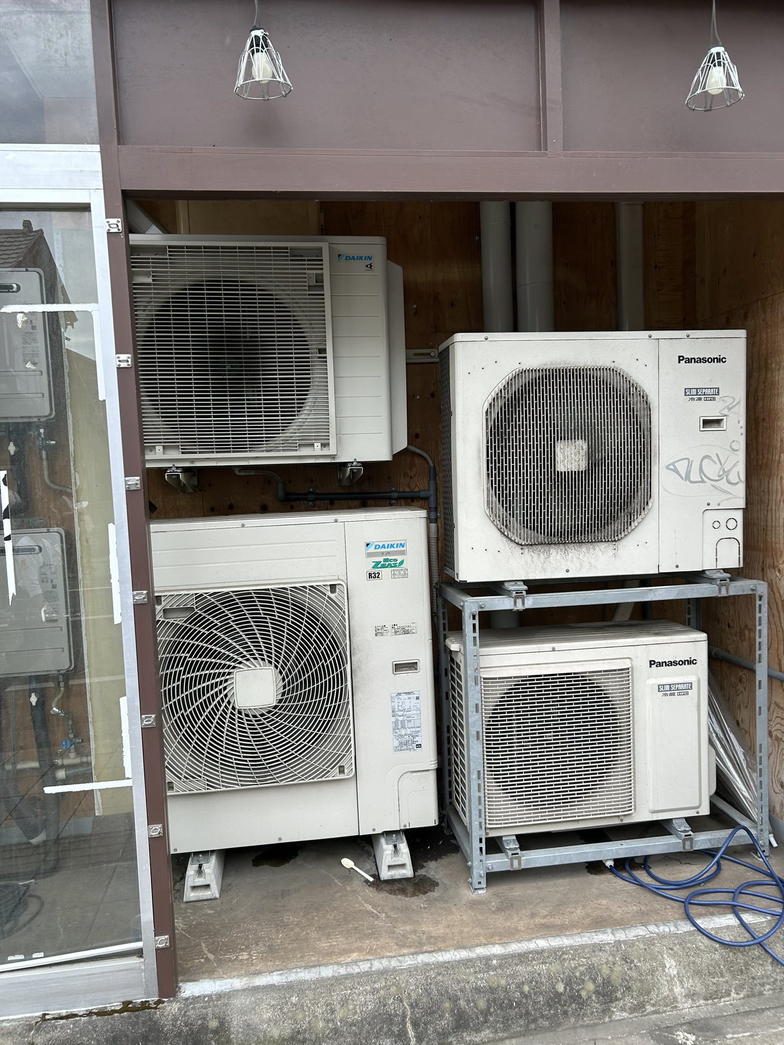 nico.5児のおっかっしゃん　室外機 室外機ラック /B: 収納庫・室外機カバー | タカショー ホームユース