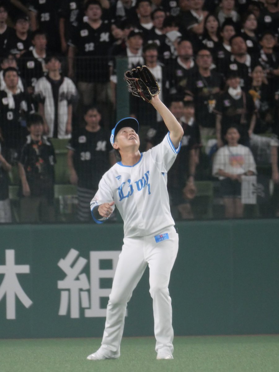matsuotter's tweet photo. 1年間見れなんだ画像ファイル引っ張り出して号泣しました😭1枚目はセンター守備機会です⚾️ #金子侑司引退試合 https://t.co/xhAvZBPWq7