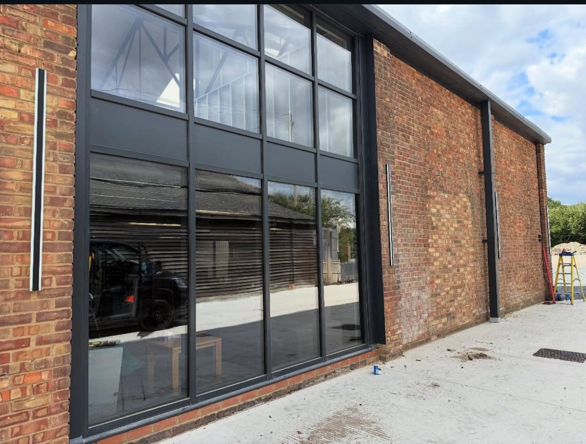 LecEtec's tweet image. Installed 1500 long LED  wall lights to the  outside of the soon to be opening  CONPLEX GYM in South Darenth, Dartford 💪 #ledlights #ledwalllights #newgym  #southdarenth