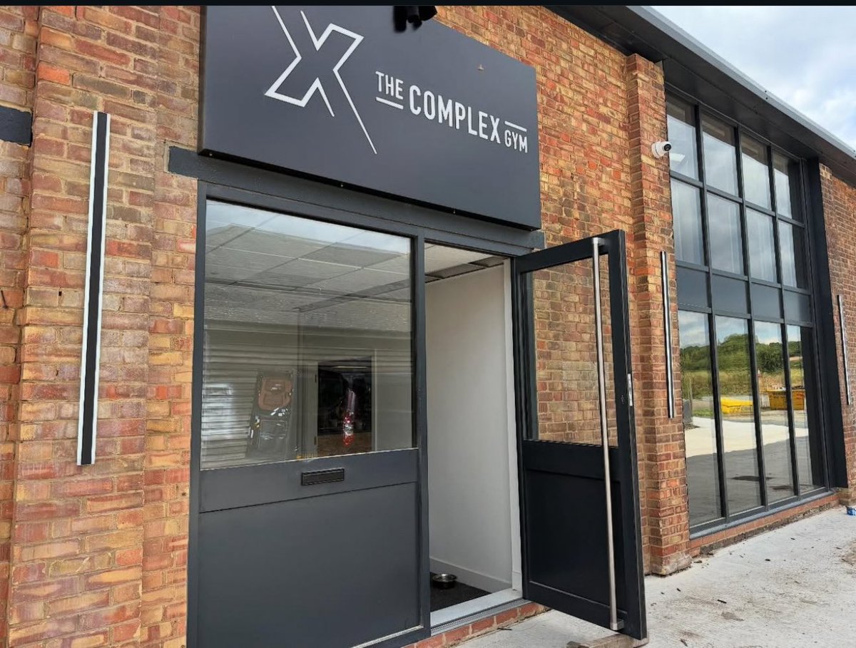 LecEtec's tweet image. Installed 1500 long LED  wall lights to the  outside of the soon to be opening  CONPLEX GYM in South Darenth, Dartford 💪 #ledlights #ledwalllights #newgym  #southdarenth