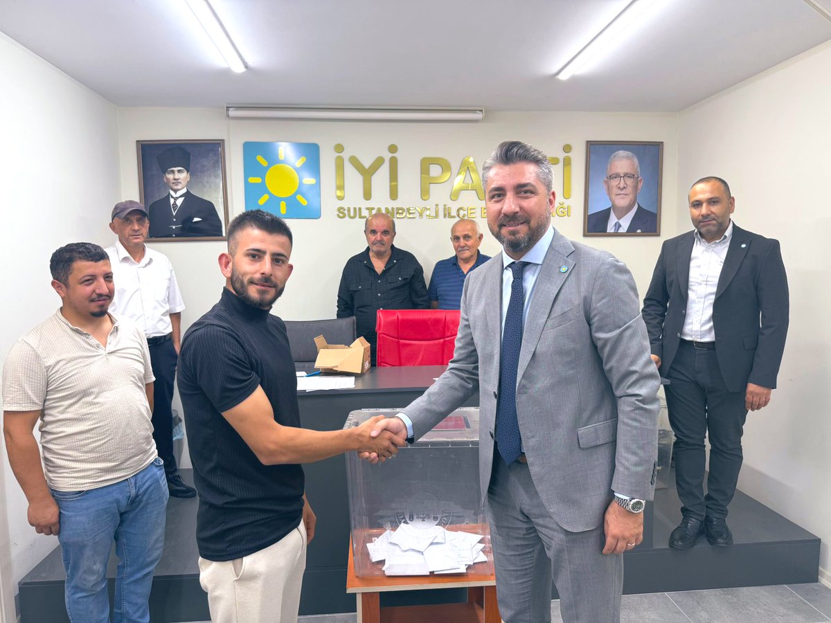 Bugün İYİ Parti Sultanbeyli İlçe Başkanlığımızda, ilçe delege seçimleri için divan başkanlığı görevini üstlenmekten büyük onur duyuyorum.

İstanbul’umuzun tüm ilçelerinde, mahallelerinde üyelerimiz sandık başına giderek demokrasiye olan inancını bir kez daha göstermektedir. 
Bu