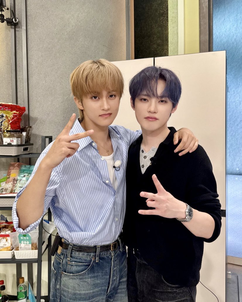 📺오늘 밤 9시 JTBC ‘냉장고를 부탁해 since 2014’에
#마크 #천러 가 출연합니다. 시즈니분들의 많은 관심과 사랑 부탁드립니다💚

#MARK #CHENLE #냉장고를부탁해   
#NCT #NCT127 #NCTDREAM