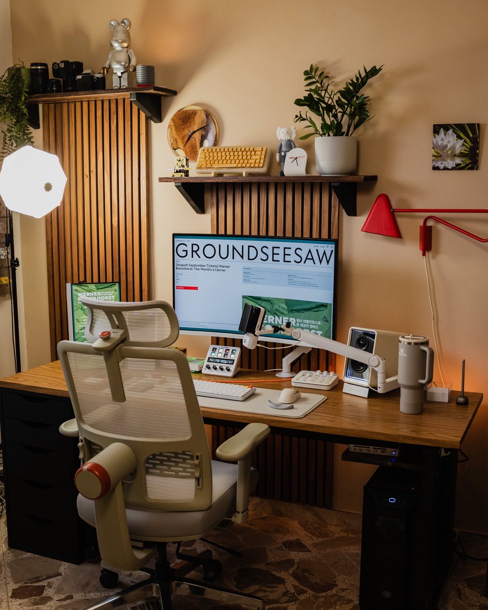 techjee_'s tweet image. Night Vibes 🌙🖥️ 

#setup #desksetup #keyboard #縦構図で切り取る私だけの空間