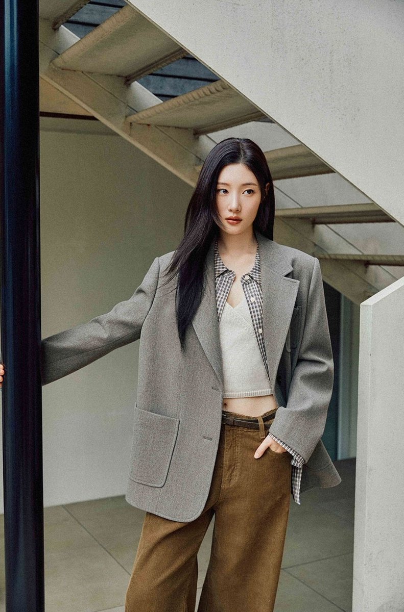 jchaeyeon_ina's tweet photo. On&amp;On 25 Fall Campaign 'Inside &amp; Out' with Jung Chaeyeon

#JungChaeyeon #Chaeyeon #onandon #온앤온 #정채연 #채연 #BeyondTheBar #에스콰이어 https://t.co/htJB3r33Ar