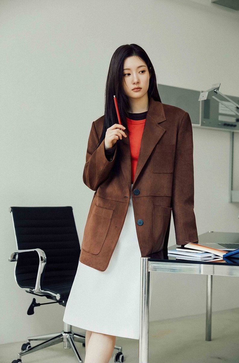 jchaeyeon_ina's tweet photo. On&amp;On 25 Fall Campaign 'Inside &amp; Out' with Jung Chaeyeon

#JungChaeyeon #Chaeyeon #onandon #온앤온 #정채연 #채연 #BeyondTheBar #에스콰이어 https://t.co/c3ZM3ltjGT