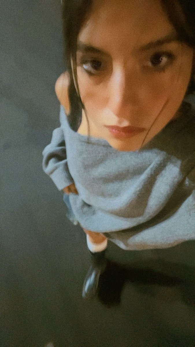 dj booth girl? nah…. lighting booth girl 💙