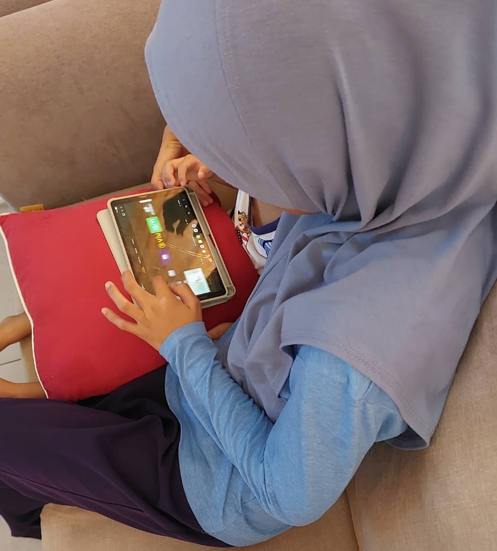 Budak ni suka Upin Ipin… tapi #WeddingOfTheYear LIVE pun dia tak nak miss 👀

Exclusive only at Unifi TV. Sign up FREE guna email je!

onelink.to/unifitv

#SetulusTakdirFattahAmira #UnifiTV #WeddingOfTheYear