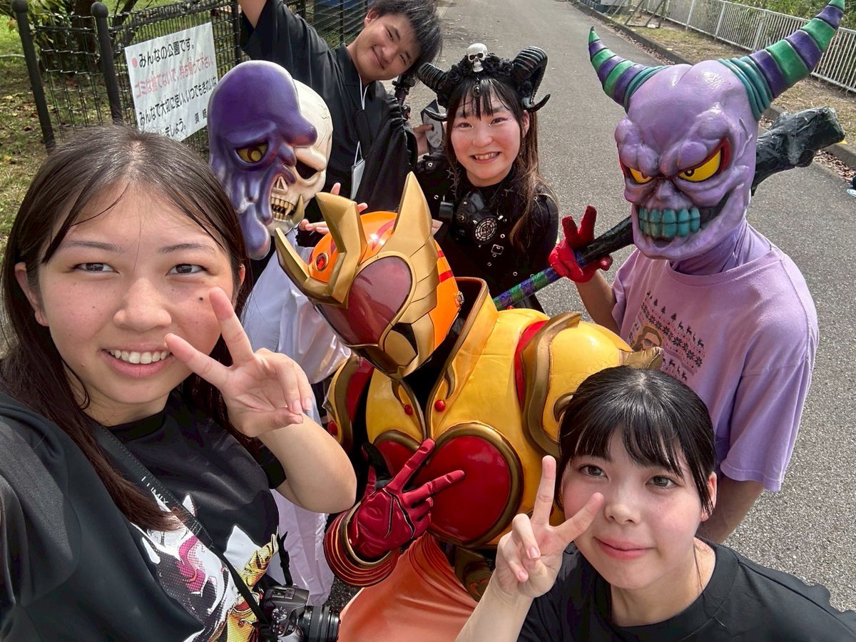 MIMADYNE's tweet photo. ご当地キャラ祭in須崎にてミマダインショーを披露したぜ！
先月公演したかとり神社の夏祭り公演、夏休み体験パーク公演を見に来てくれた観客の方が須崎まで見に来てくれたのには思わず涙が出たぜ！ https://t.co/j5fbwLMRmD