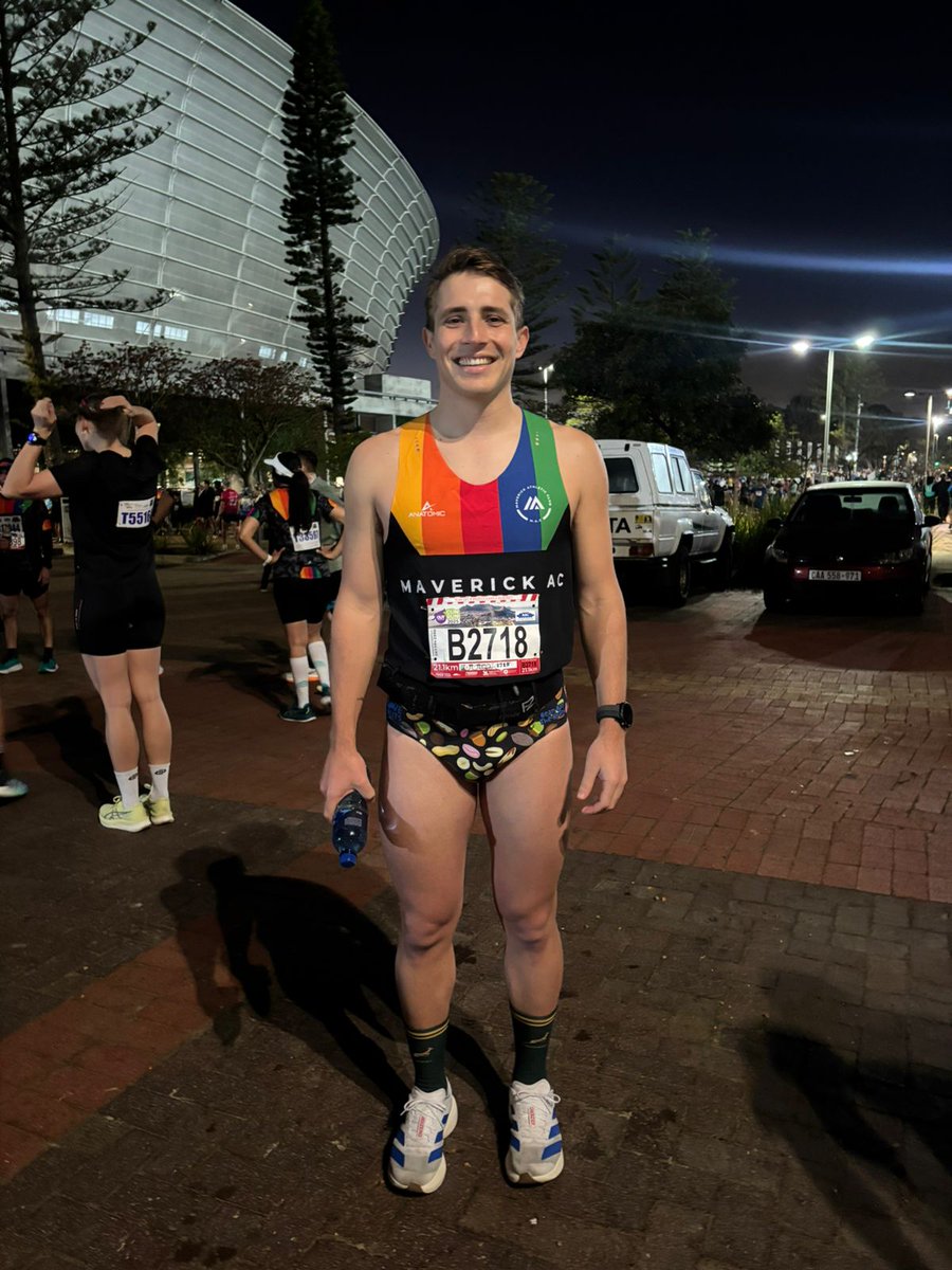 Spot one of our ballsy #loveyournuts runners at <a href="/GunRunSA/">The OUTsurance Gun Run</a> in Cape Town this morning. 
<a href="/nicki_abel/">Nicki Abel</a> thanks for raising awareness about #testicular #cancer, the most common cancer in the age group 15 to 45.