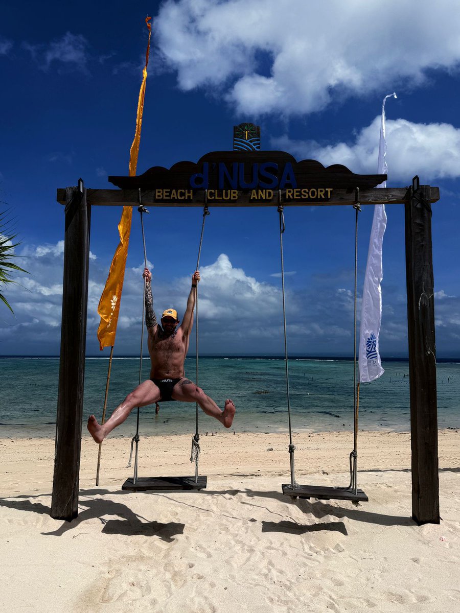 They say there's always one in the family. 😜 This is one of our ballsy supporters that swings his nuts in a #loveyournuts speedo around the world wherever he's on holiday. Cameron, thanks for taking #testicular #cancer awareness to Bali. Enjoy your holidays!