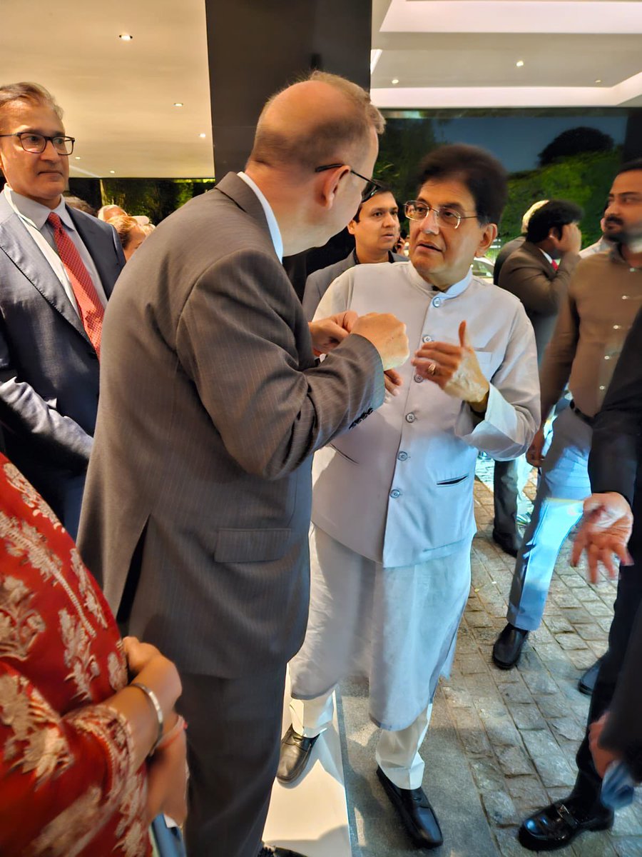 ItalyinIndia's tweet photo. Delighted to attend the 🇪🇺 🇮🇳 dinner organized by #FEBI Federation of European Business in India, and interact w/ Minister @PiyushGoyal and Commissioners @MarosSefcovic &amp; @CHansenEU 

Italy 🇮🇹 reiterates its support for the swift conclusion of the Eu-India Free Trade Agreement. https://t.co/ENJzoSykiO