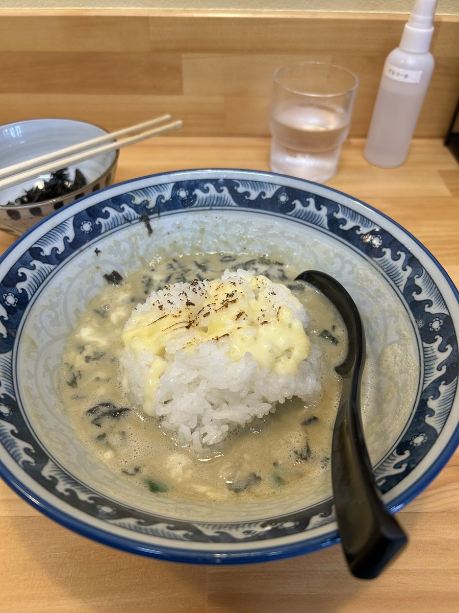 今日はRAMEN STAND熊谷広瀬店🍜
限定牡蠣白湯ラーメン🦪＋岩海苔増し😁
看板の白湯スープに牡蠣🤩
ずっと気になってたけどやっと食べれた😋
牡蠣好きにはたまらんです🥹
牡蠣の風味を帯びた濃厚スープめちゃ美味い😁
岩海苔も美味さを引き立てる☺️
締めは🧀リゾットにして完食🙏
今日もゴチです🍜😋