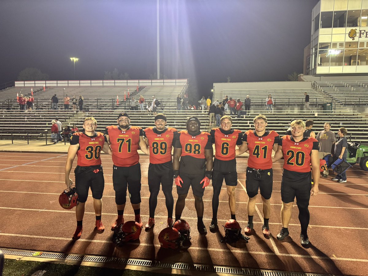 What an incredible night! Never been more proud to be a dad ❤️.  I love my kids and love the <a href="/FerrisFootball/">Ferris St. Football</a>  Dawgs❤️