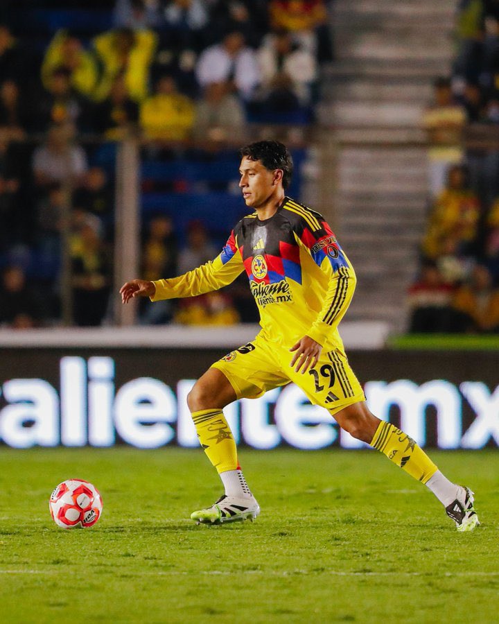 Ramón Juárez tiene que ser titular siempre en el América, es una falta de respeto que lo dejen en la banca.