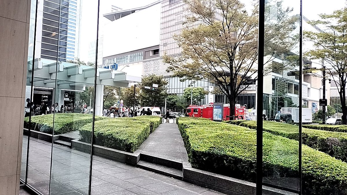 shibahead's tweet photo. みなとみらい、クイーンズスクエアで事故あって道が混んでます。ご冥福をお祈りします。 https://t.co/uFHgSTRJAy