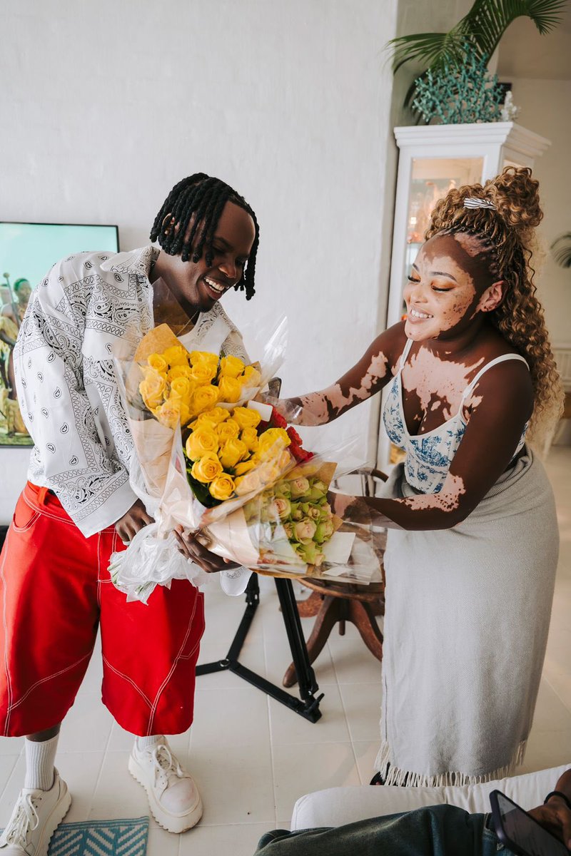 Click Media tweet media