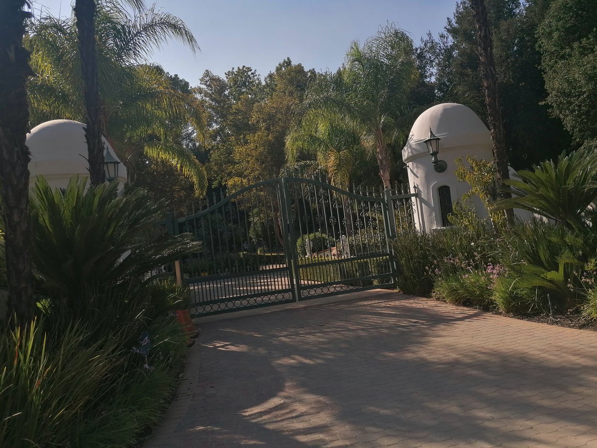 Started on a new Vertical yesterday &amp; absolutely ZERO surprises here, another Maid role 😂 This location in Vista Canyon may just be the most gorgeous property yet. It was dark by the time I left, so I'll grab some photos of the place in the day when I'm back on Monday 😎