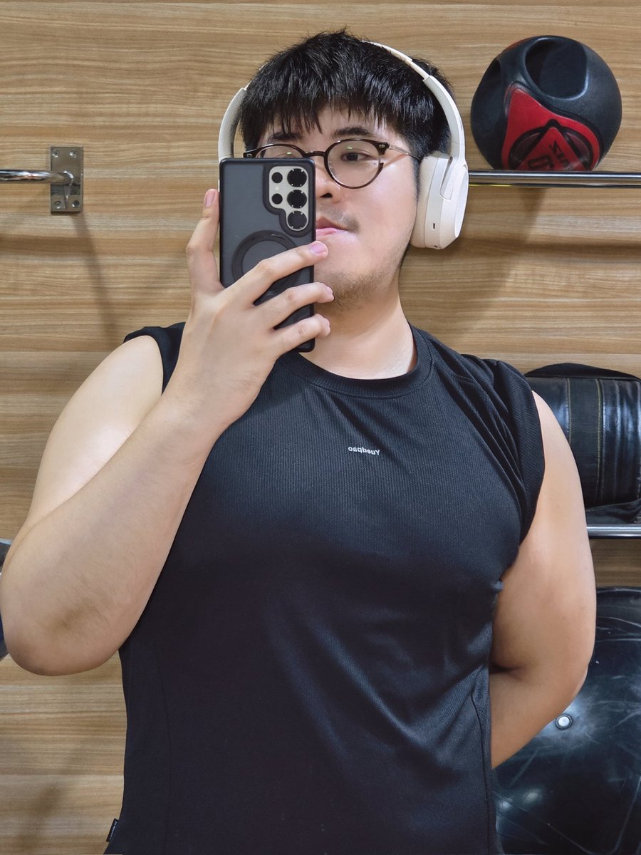 รูปนี้ดูมีกล้ามอกมาก แต่ของจริงคือห้อย 🥹