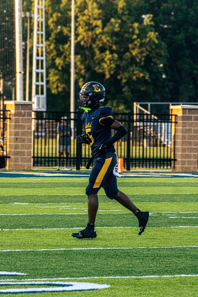 hudl.com/v/2SfkHS Coaches check out week 4 film!!

-1 touchdown
-5 tackles 
-0 catches allowed 
- 2 receptions 
<a href="/5StarScouting/">5StarScouting™</a>