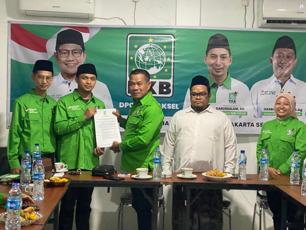 dpcpkbjaksel's tweet image. Penyerahan SK Ranting se-Kecamatan Jagakarsa oleh Sekretaris DPC PKB Jakarta Selatan @sutiknopkb 

@Alam_PKBJaksel @DPWPKBJAKARTA @DPP_PKB 

#pkbtemanbaikku