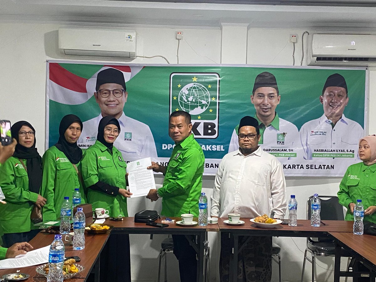 dpcpkbjaksel's tweet image. Penyerahan SK Ranting se-Kecamatan Jagakarsa oleh Sekretaris DPC PKB Jakarta Selatan @sutiknopkb 

@Alam_PKBJaksel @DPWPKBJAKARTA @DPP_PKB 

#pkbtemanbaikku