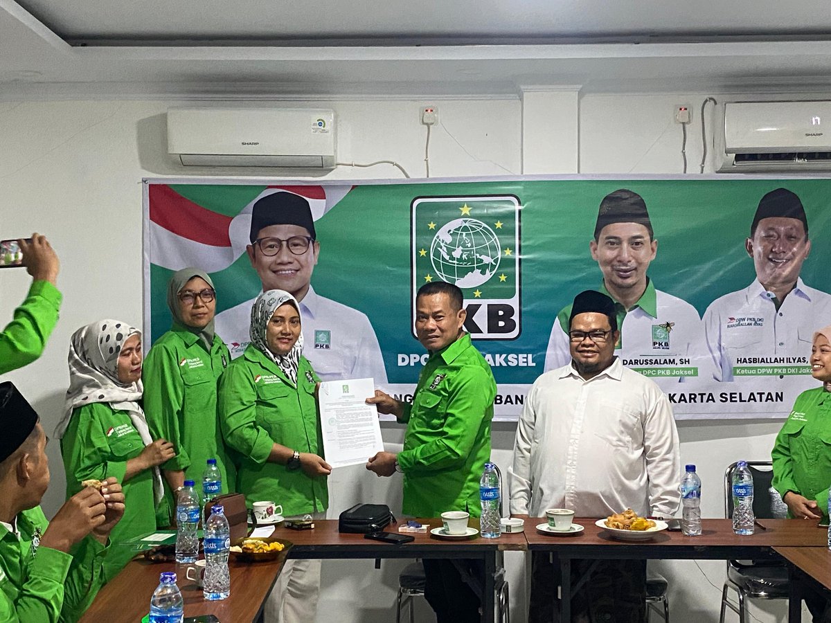 dpcpkbjaksel's tweet image. Penyerahan SK Ranting se-Kecamatan Jagakarsa oleh Sekretaris DPC PKB Jakarta Selatan @sutiknopkb 

@Alam_PKBJaksel @DPWPKBJAKARTA @DPP_PKB 

#pkbtemanbaikku