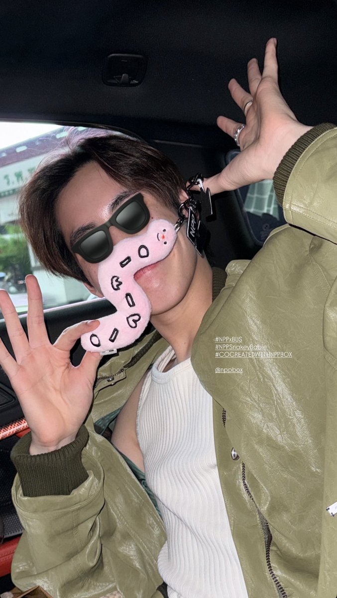 พี่ดารานางใส่แว่นดำให้ตัวเองด้วยอิโมจิ 🕶️ หรอ555555555555555 หมั่นเขี้ยวอะวิถีเซเร้ปสุดสุด