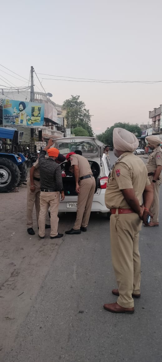 Jal_R_Police's tweet photo. ਸਪੈਸ਼ਲ ਨਾਕਾਬੰਦੀ – ਸ਼ਾਂਤੀ ਤੇ ਸੁਰੱਖਿਆ ਵੱਲ ਹੋਰ ਇਕ ਕਦਮ

#JalandharRuralPolice #SpecialNaka #CheckingDrive #SafePunjab #AgainstCrime #PublicSafety #PoliceOnDuty https://t.co/tYBMKRpA2s