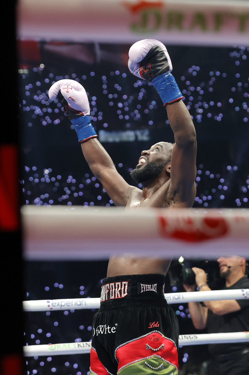 Official: Terence Crawford def. Canelo Alvarez via UD (116-112, 115-113, 115-113).