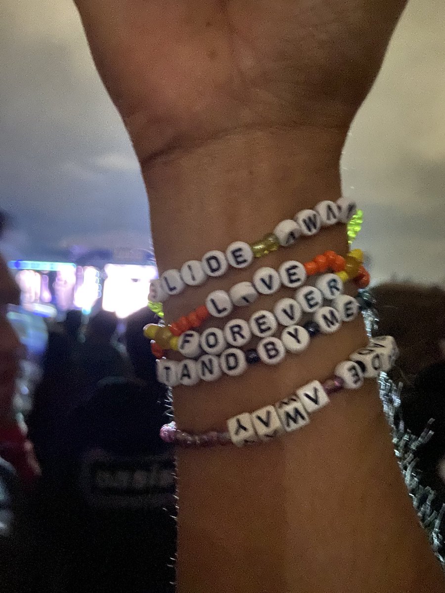 lccmariofranco's tweet photo. Best night, ever! #OasisMexico #Oasis25 https://t.co/wuNpVhQruW