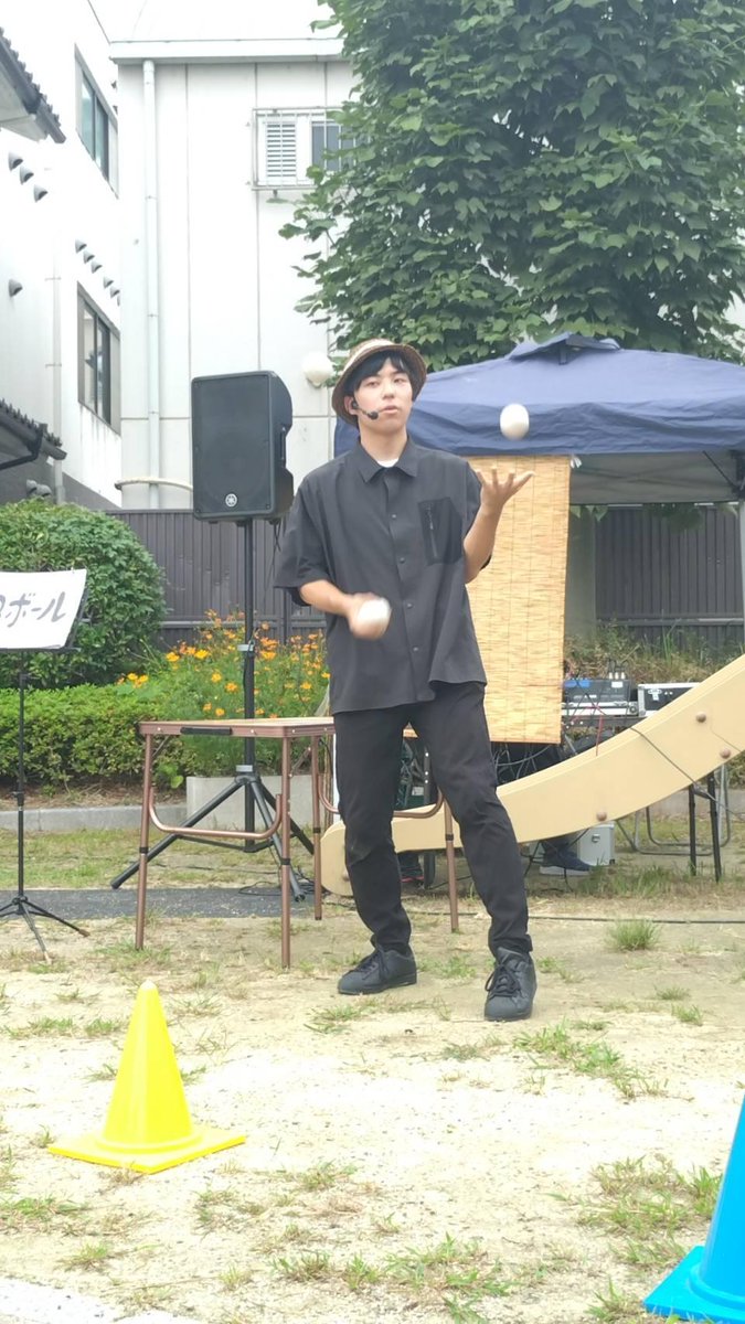 GRフェスにて、スピンがパフォーマンスしてきました。
今日は曇りでしたが、途中から晴れて良い天気でした！見に来ていただいた方々ありがとうございました！
入部したフレッシュな団員も加えて、団員一同練習に励んでおります。
依頼はdmにてお待ちしております！
＃ジャグリング
#マジック
#大道芸