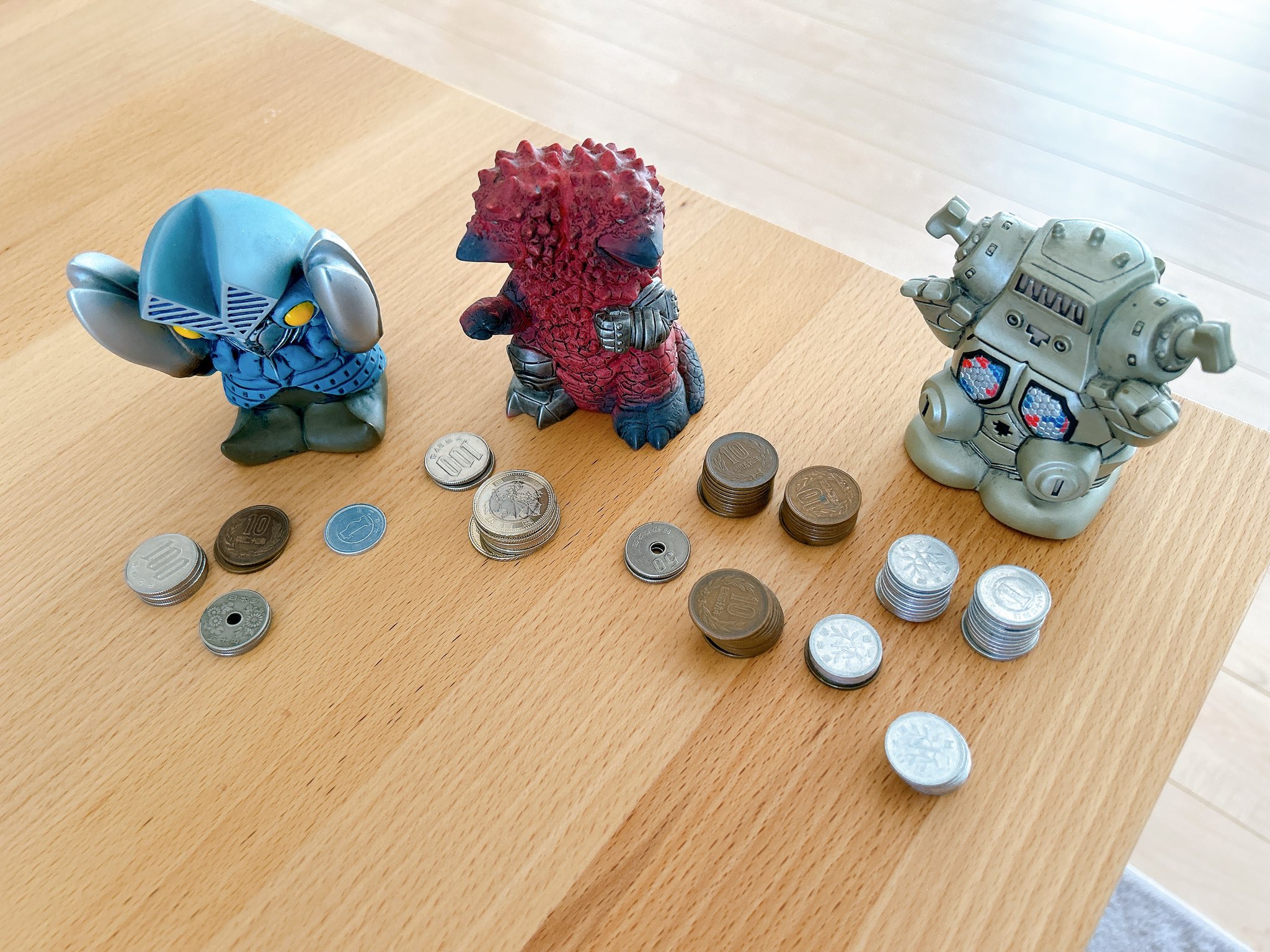 怪獣の貯金箱 怪獣ブースカ 貯金箱 - メルカリ