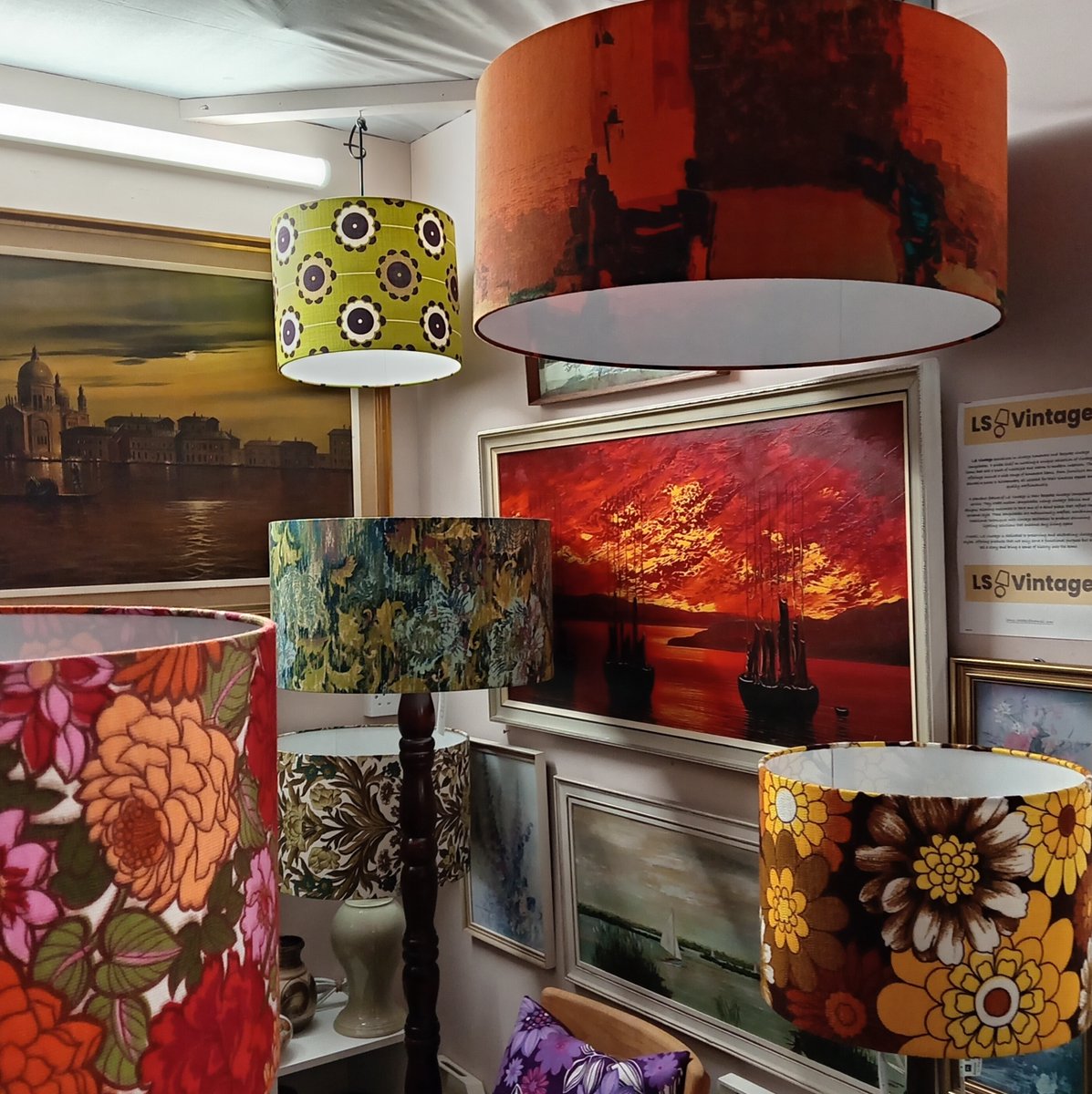 lampshades78502's tweet photo. Handmade vintage fabric lampshades and vintage homeware.
#UKWeekendHour #UKGiftAm #crafturday #YorkshireCraftHour #NetworkWithThrive #supportsmallbusiness #UKGiftHour #craftbizhour #SmartSocial #CraftHour #CraftBizParty #womaninbizhour #EarlyBiz #SmartSocial #SundayFringe https://t.co/TeCVvC6JUn