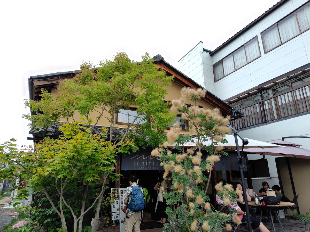 小布施町のichiniiさんで栗パフェをいただきました。本当に美味しかったぁ…。とても贅沢なパフェでおしゃれな店内で贅沢な時間を過ごさせていただきました。