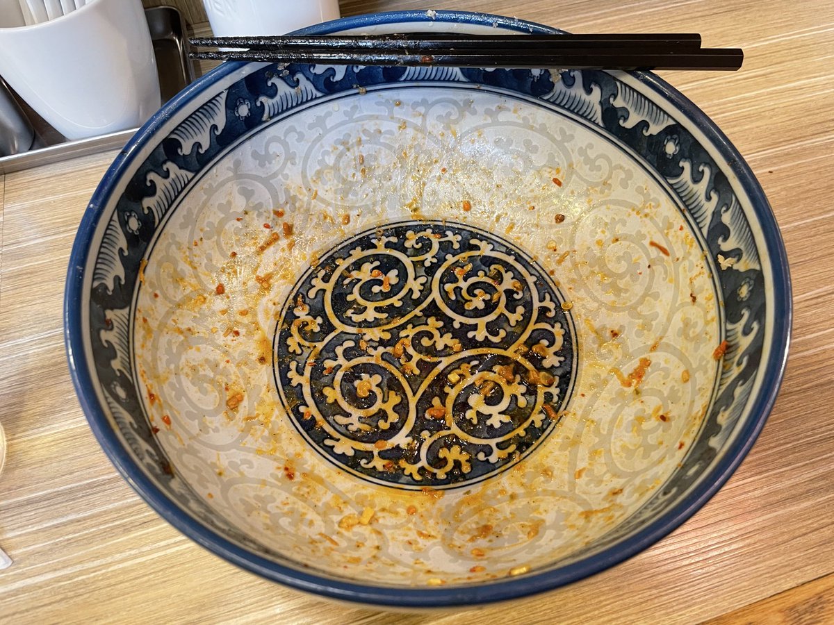 hp_prolog's tweet image. つけ麺油そば 楽
デカ盛りアゲアゲ油そば 1.6kg
唐揚げの大きさがイカれてた