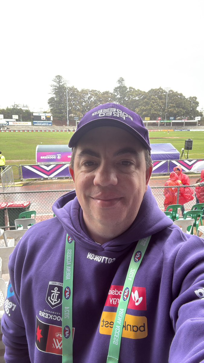docker_dave's tweet image. Great weather for ducks today 😅 #RACDerby #ForeverFreo #AFLW