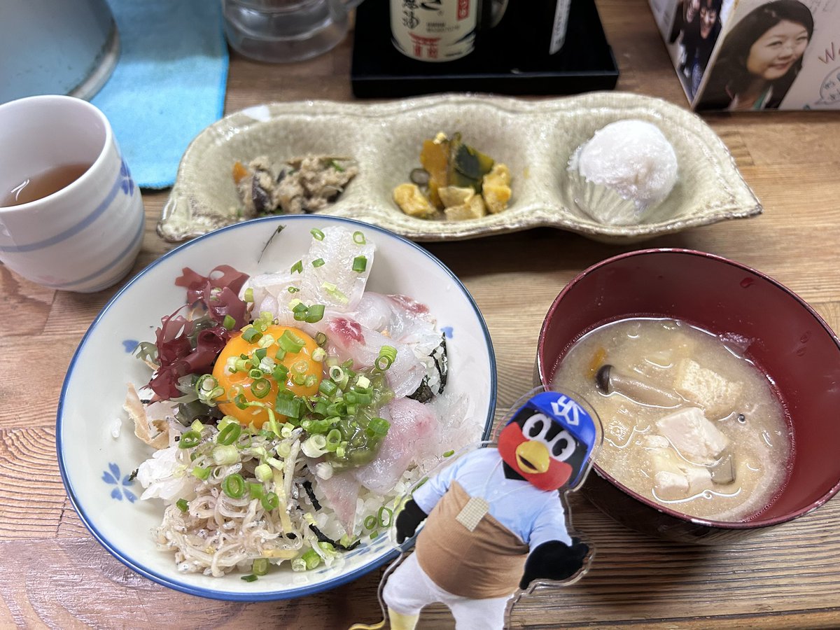 お昼は海鮮どーん🐟

意地でもご飯少なめにしない女2名🤣