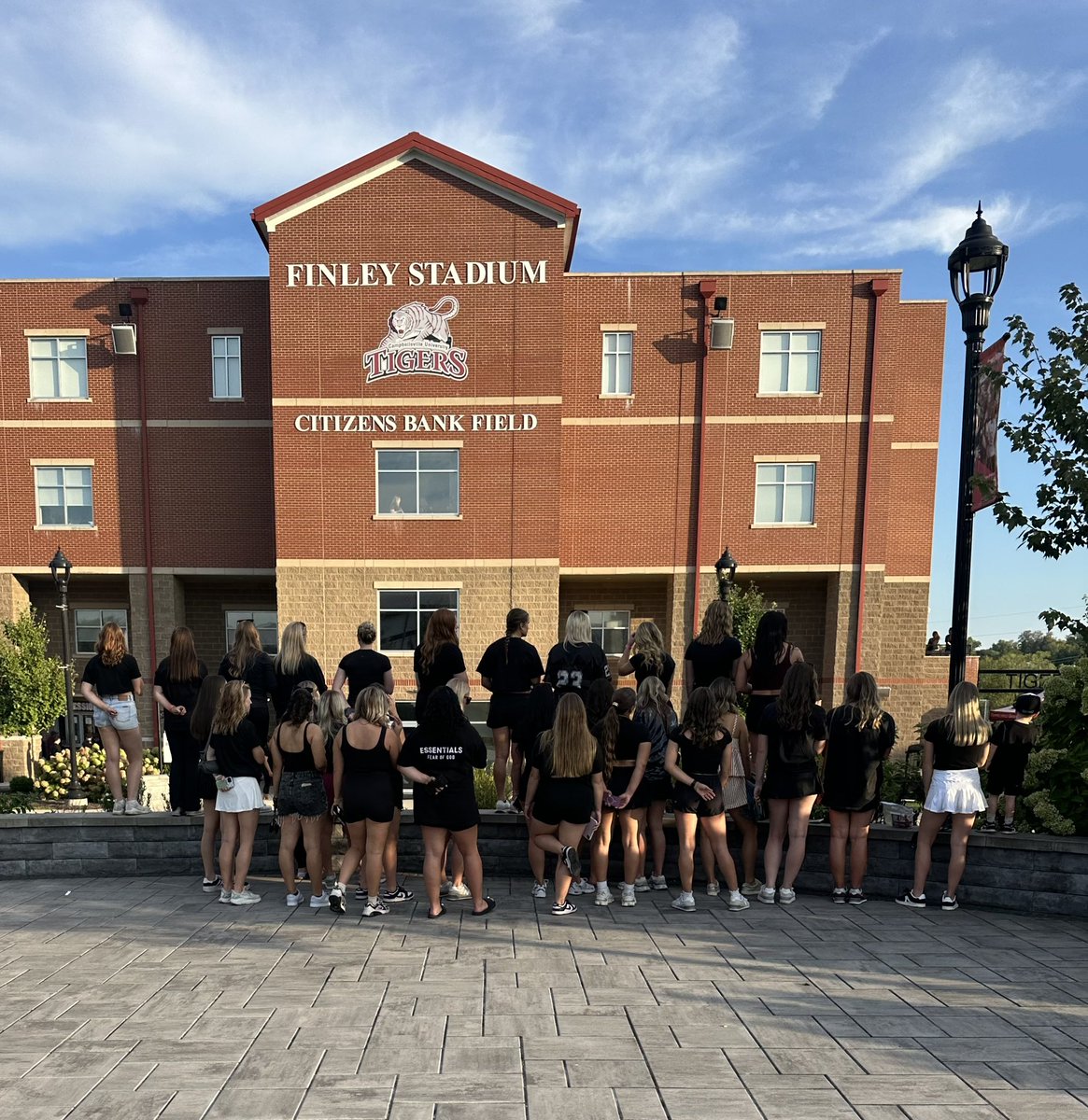 CVilleLTS's tweet image. TIGERS WIN!!