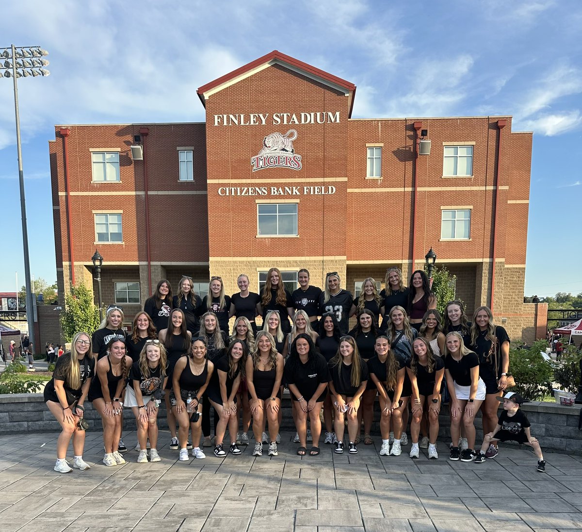 CVilleLTS's tweet image. TIGERS WIN!!