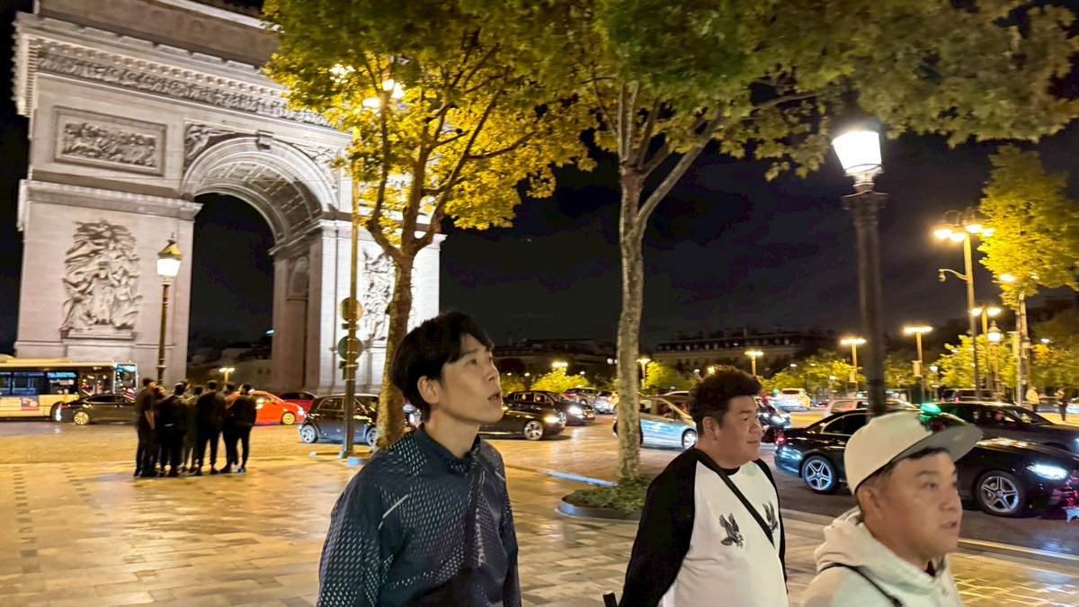 パリでトランジットからの今から一旦、羽田にワンバン。 13時間半の旅