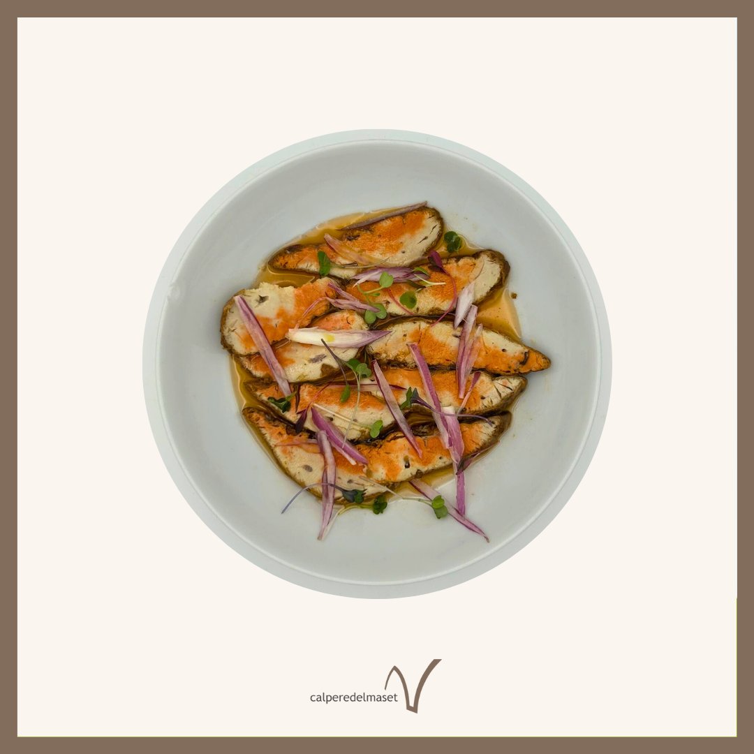 Avui, al restaurant, un plat que enamora a qui el tasta: Fetge de rap en escabetx 🐟

Un plat fi amb molta personalitat!