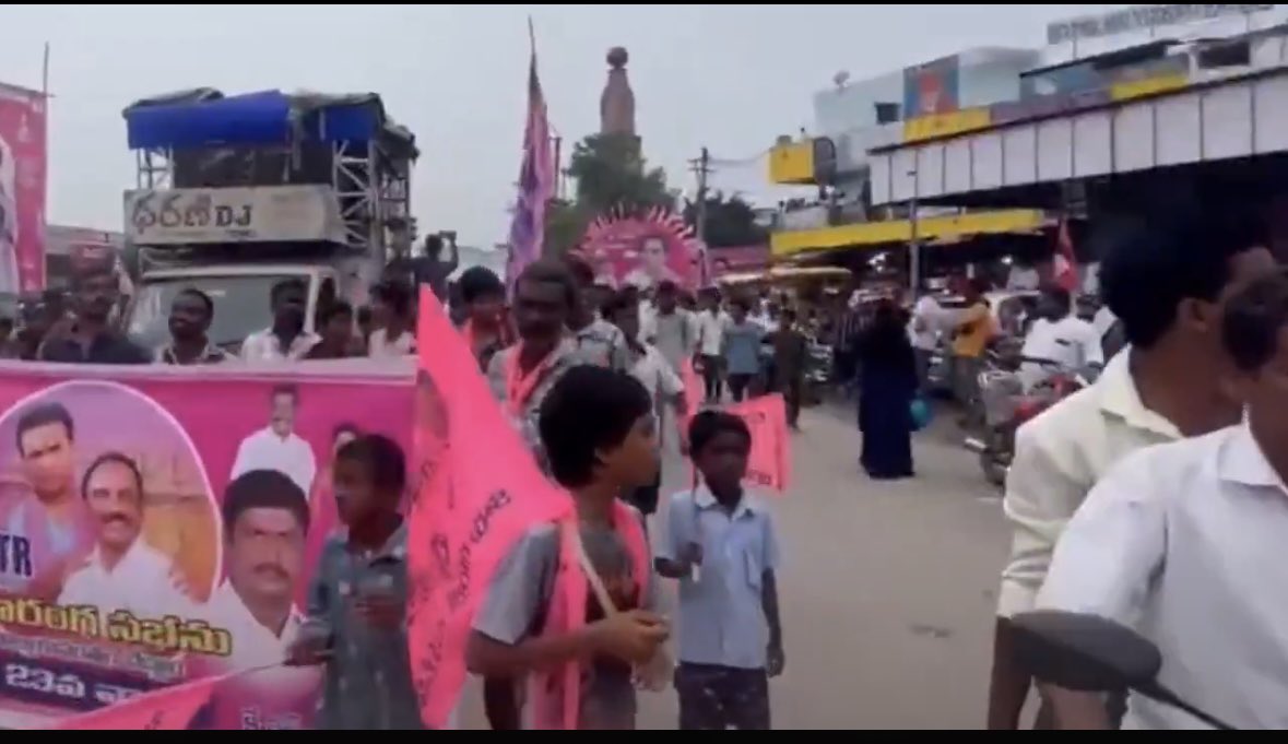 రెండో ఫోటోలో ఉన్న వాళ్ళు అడుగుతారేమో కెసిఆర్ కావాలని తెలంగాణలో. 

అంతే నా డ్రామా రావు?