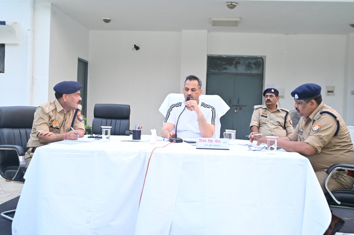 PTCSitapurUPP's tweet photo. संस्था में अपर पुलिस महानिदेशक श्री विजय सिंह मीना की अध्यक्षता में प्रशिक्षणाधीन प्रशिक्षुओं का मासिक सम्मेलन कराया गया, जिसमें संस्था के समस्त वरिष्ठ अधिकारी, कर्मचारी एवं प्रशिक्षुगण प्रतिभाग किए ।
@Uppolice 
@dgpup 
@UPPoliceTrgHQ 
@Dr_brauppa https://t.co/cMwJ89bnUR