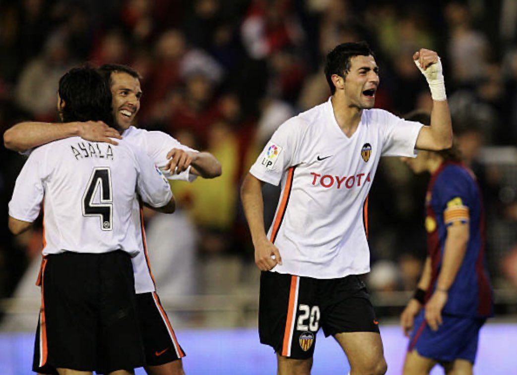 vcf1919____'s tweet photo. Som i serem la veu d'un sentiment,
I te tindrem Valencia sempre al cor,
I les banderes blanquinegres flamejant,
Tenim una pasió Valencia…
#LimOUT #SomValenciansMaiCatalans #MeritonGameOver #VCFOMORT https://t.co/yIx15f4GRm