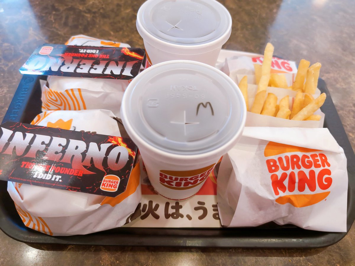 彼氏にお願いしてバーガーキングに連れてってもらった!!
商品名覚えてないけど
厚みやら重さやら凄かった( ˙꒳​˙  )
凄いお腹いっぱい、、( ˙꒳​˙  )
