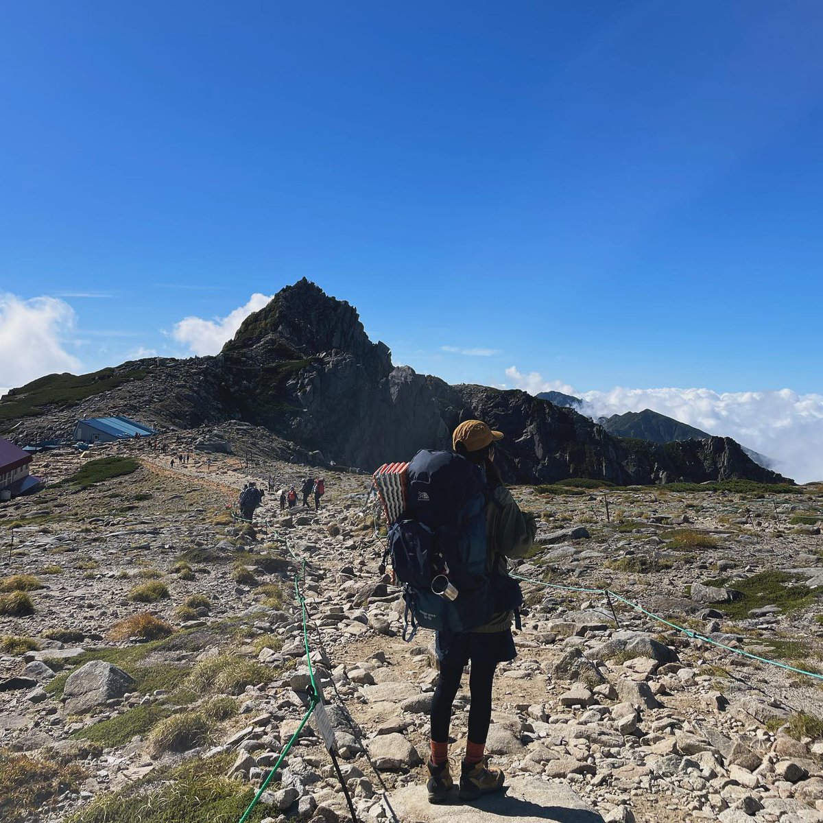 CalicoVanill's tweet photo. 何年か前はこんなにでかくて重い荷物背負いながら山を登るなんて考られなかったのに、山の上で過ごす夕日も、夜も、朝日も全部素敵な時間で山の魅力は尽きなくてもっと色んな景色を見たい欲が高まった〜！！！！⛰⛰
#木曽駒ヶ岳   #登山女子 #登山好きな人と繋がりたい #山が好きな人と繋がりたい https://t.co/Cx99uQ7gMH